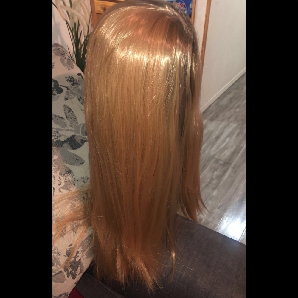 New without tag champagne and ash blonde wig